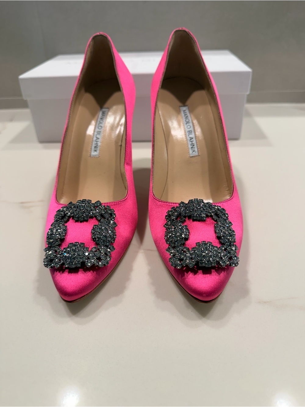 Manolo Blahnik Hangisi Satin Pump - Picture 2 of 5